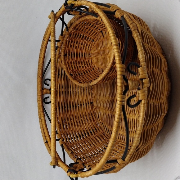 Casual Home by Princess House Oval Rattan and Black‎ Metal Serving Basket - Picture 4 of 10